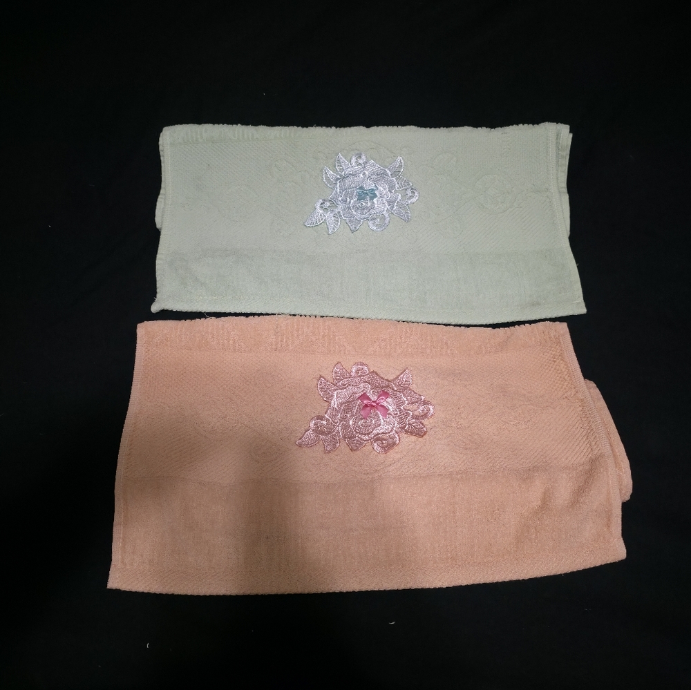 Embroidered Towels Set